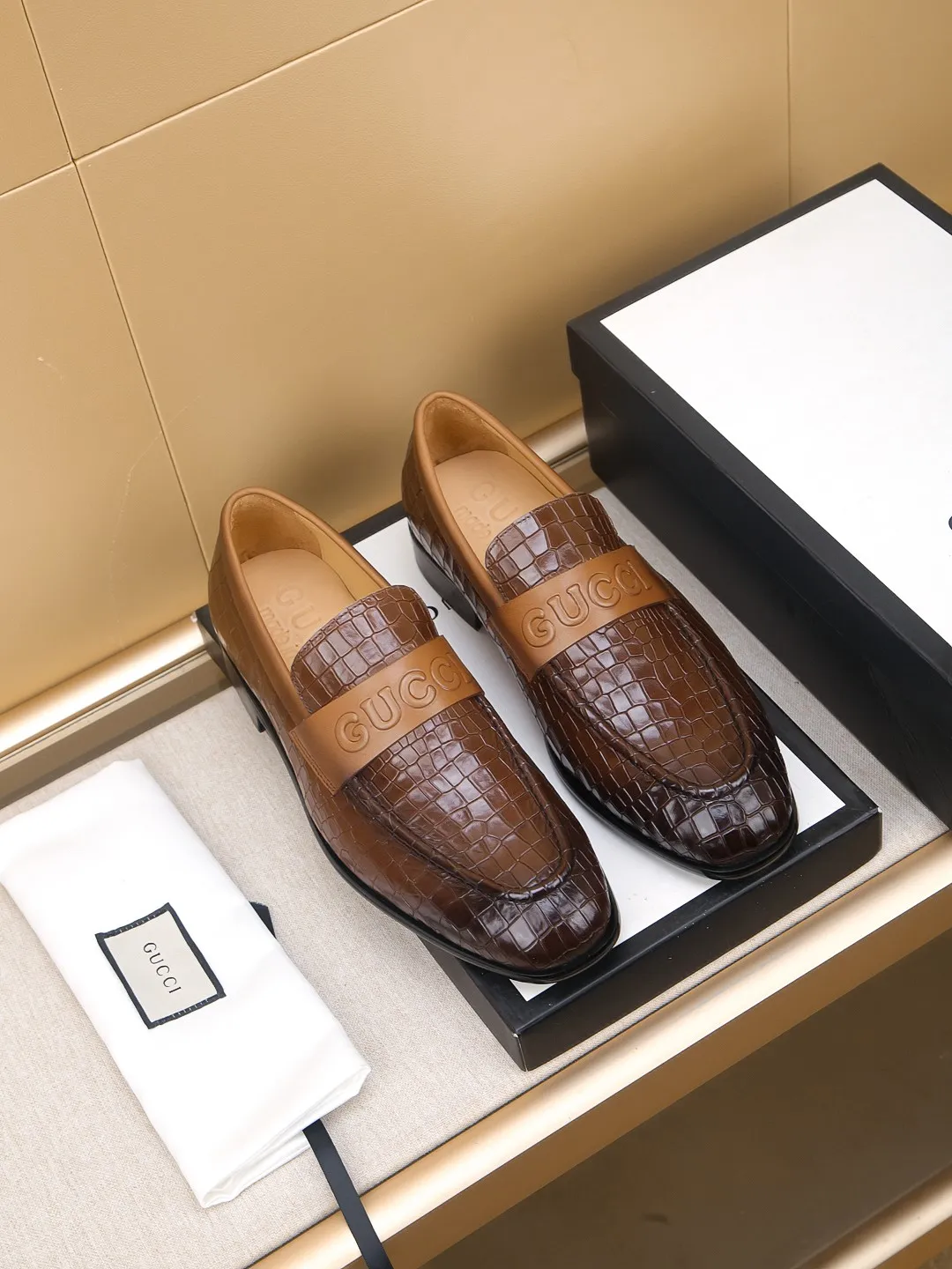 Men's men's shoes 💰460 🆘【GUCCI】Gucci ·🐂里· Hot-selling beanie shoes, top brand luxury, top quality, latest fashion beanie shoes.. The upper is made of original high mercerized smooth cow suede. (Full top layer water-dyed 🐂 leather and lining). The original stylish and stylish soft rubber wear-resistant and non-slip outsole is light and comfortable on the foot, available in 2 colors! Matching code: 39-44 (customized at 38.45.46.47)